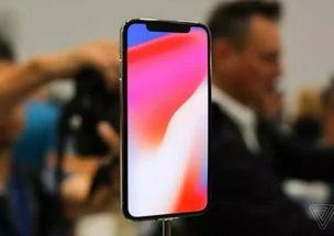 街拍手拿国产手机视频,捕捉现代都市生活瞬间