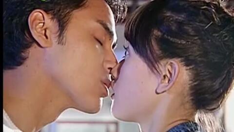 国产动漫女孩吻戏视频,甜蜜吻戏瞬间引爆心动指数